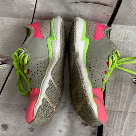 Under Armour micro g 4D foam sneaker in 5.5 - Picture 12 of 16